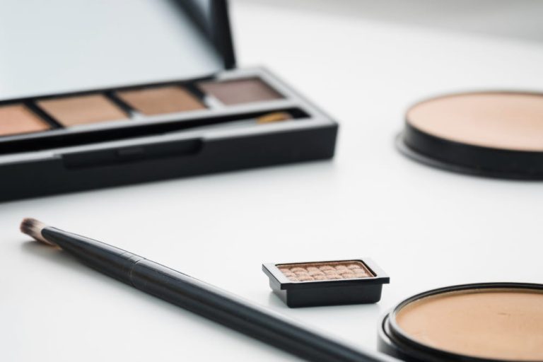 Göz Alıcı Bakışların ve Çarpıcı Dudakların Sırrı