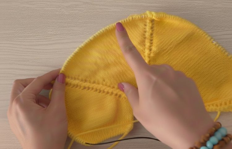 Yakadan Başlama Sarı Bebek Yeleği