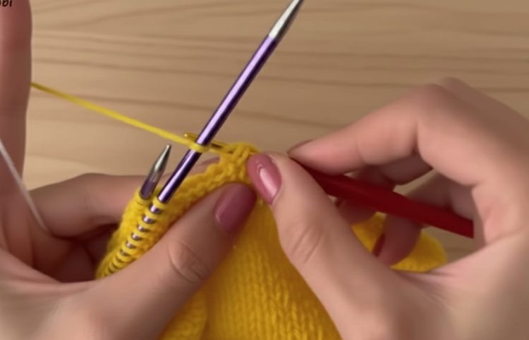 Yakadan Başlama Sarı Bebek Yeleği