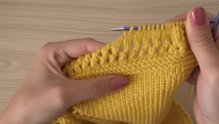 Yakadan Başlama Sarı Bebek Yeleği