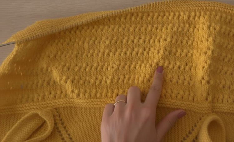 Yakadan Başlama Sarı Bebek Yeleği